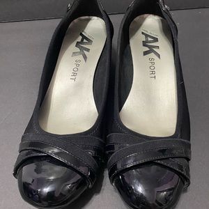 Anne Klein Sport small lift flats in like new condition